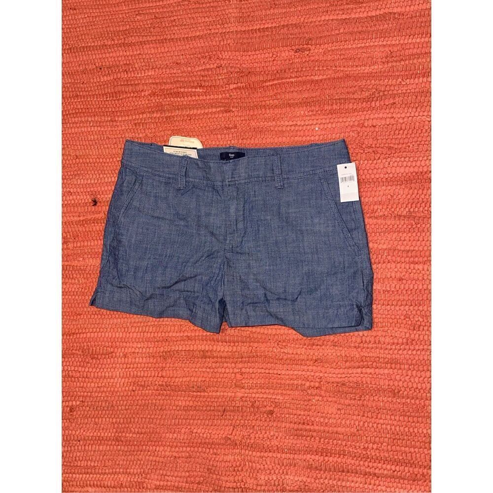 NEW WITH TAGS Women's Shorts Khaki by Gap Chambray below the waist City Shorts S